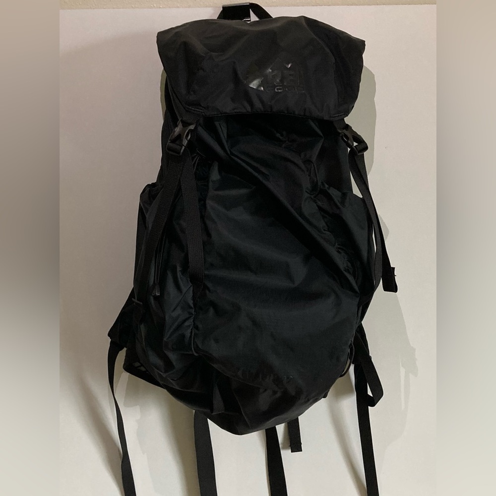 REI Flash 22 Daypack (Black, One-Size, Unisex)